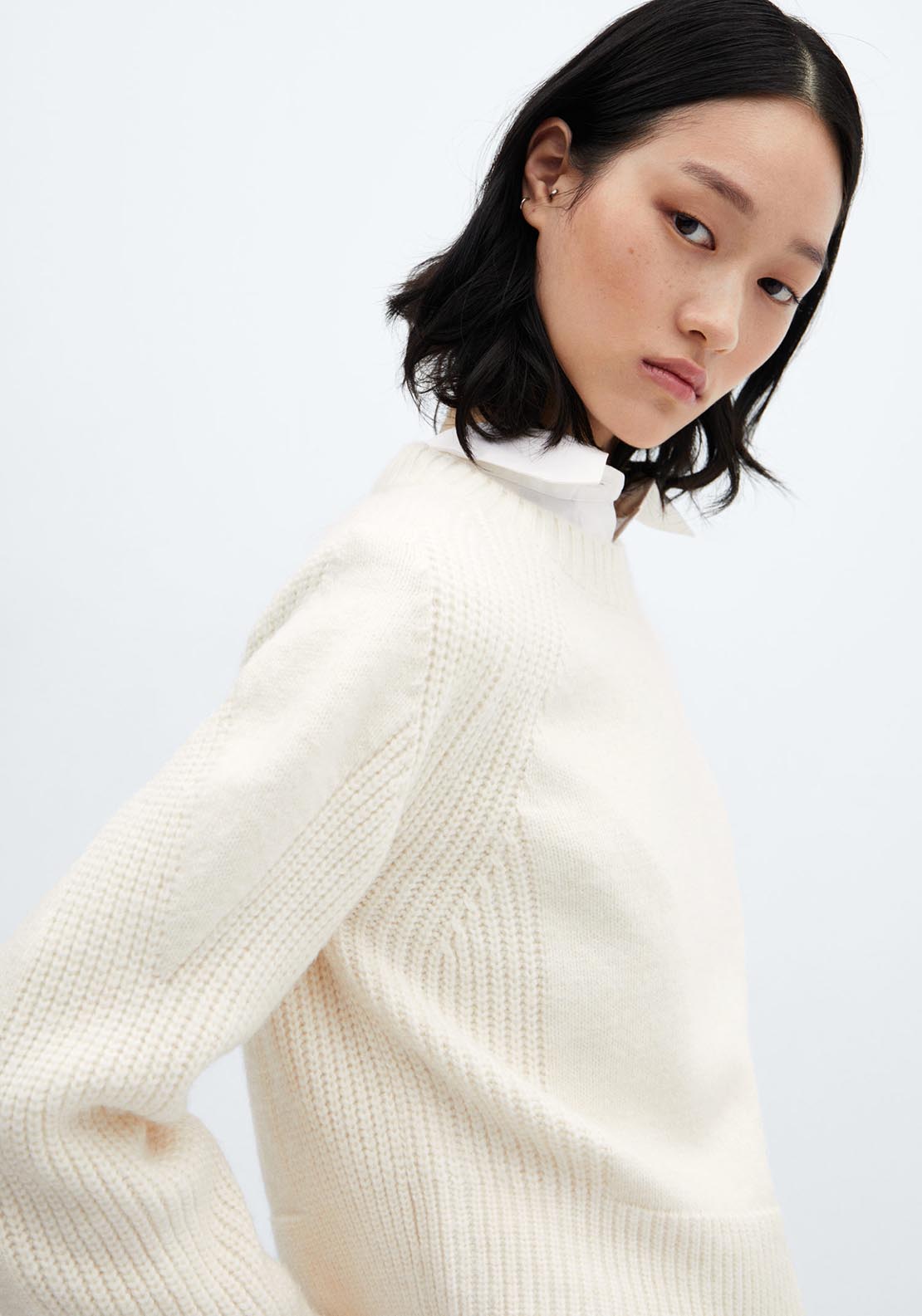 Round-neck knitted sweater