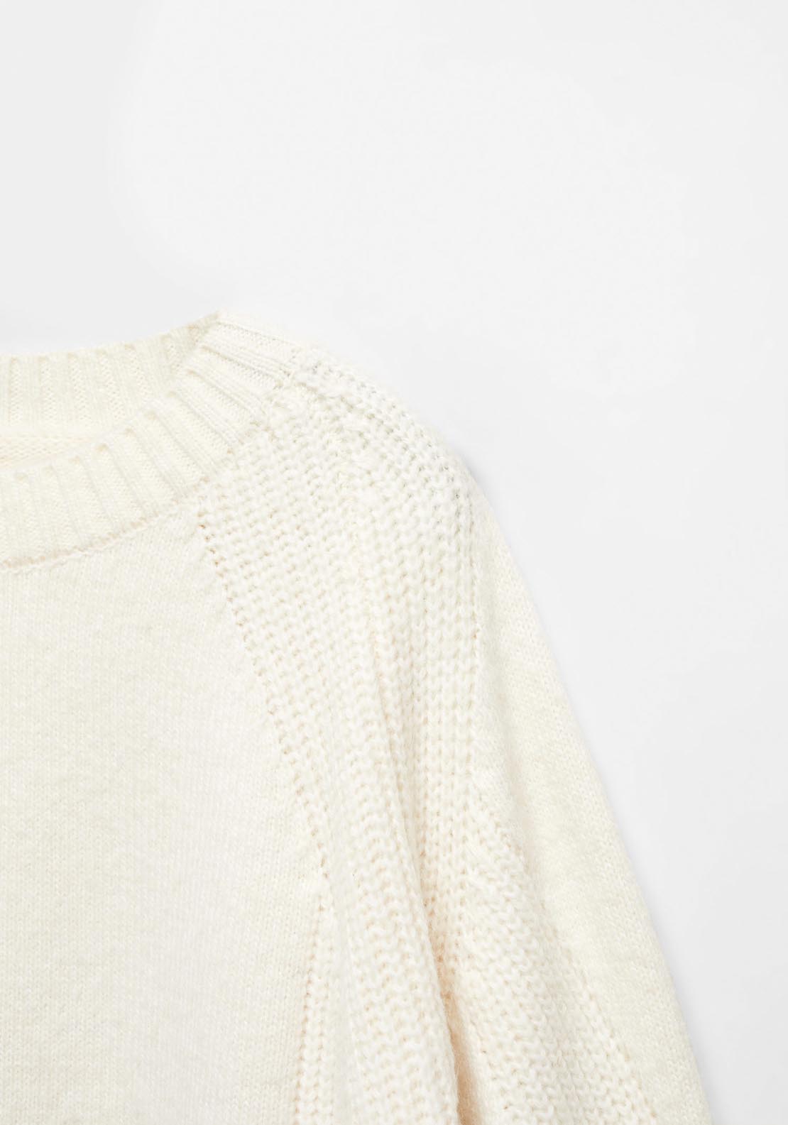 Round-neck knitted sweater